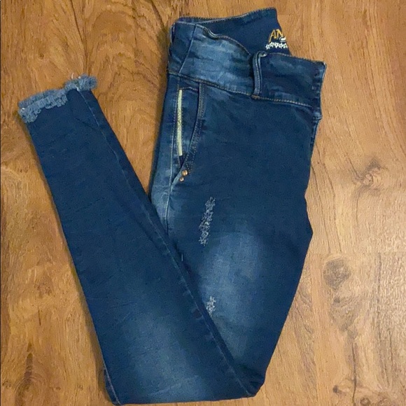 Colombian levanta cola jeans - Picture 3 of 3
